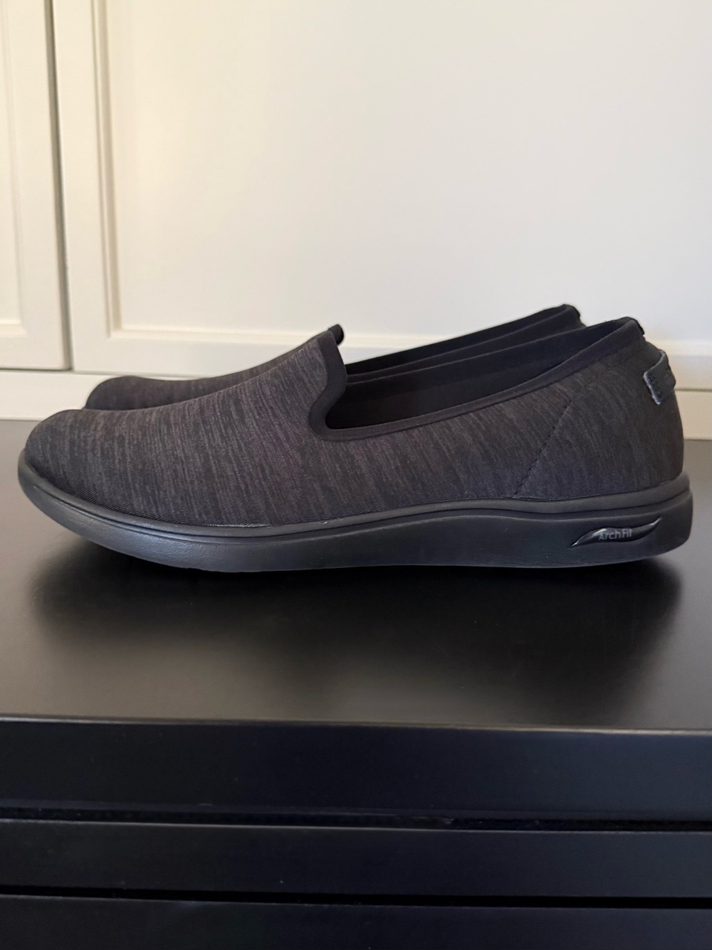 Skechers Women's Arch Fit Uplift-Perceived Slip-On Shoes Size 7.5 Black/Gray